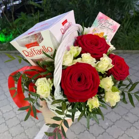 Цветы в корзине «Сладкое впечатление» от интернет-магазина «Флорал24» в Адлере